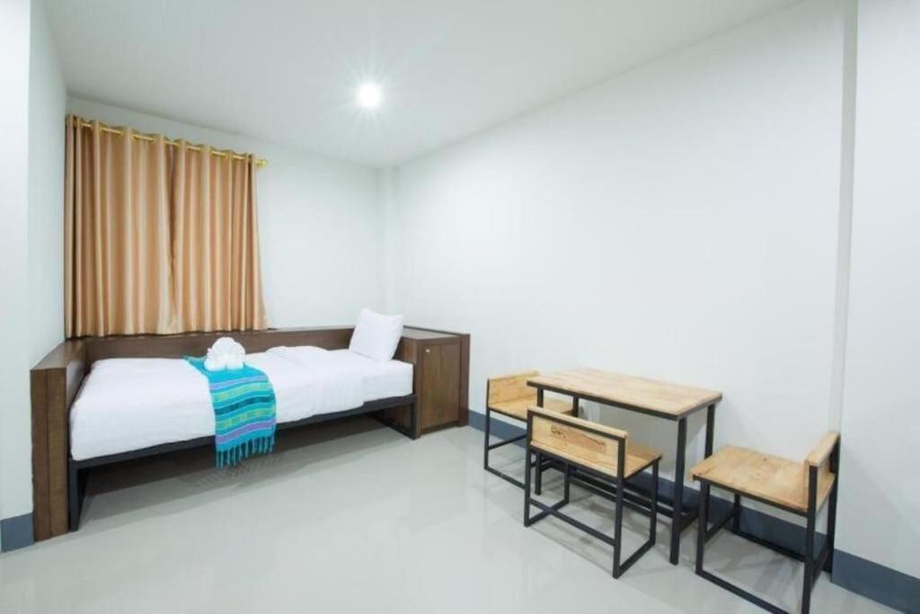 Bees Smile Hotel Чианг Рай Екстериор снимка