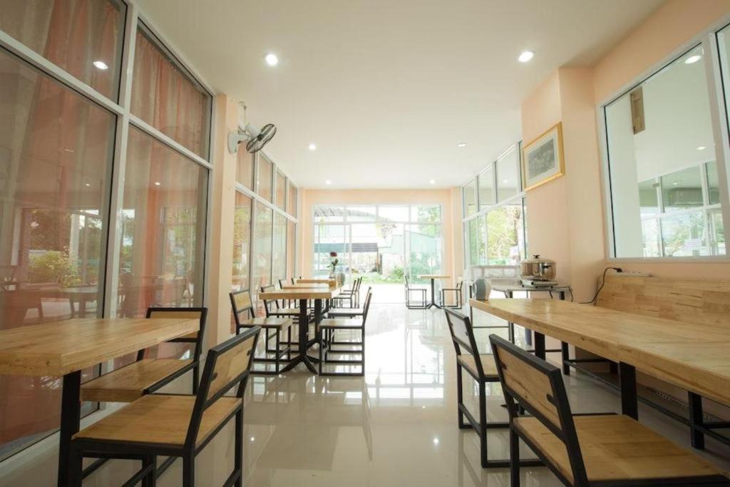 Bees Smile Hotel Чианг Рай Екстериор снимка