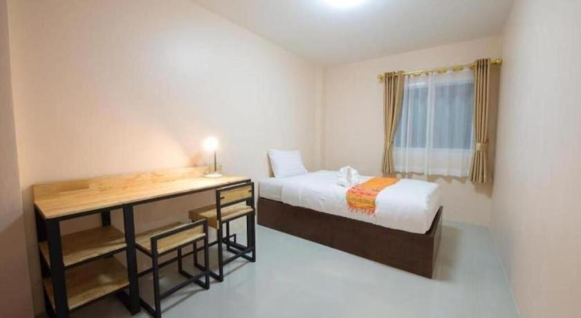 Bees Smile Hotel Чианг Рай Екстериор снимка