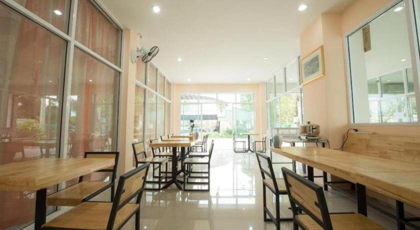 Bees Smile Hotel Чианг Рай Екстериор снимка