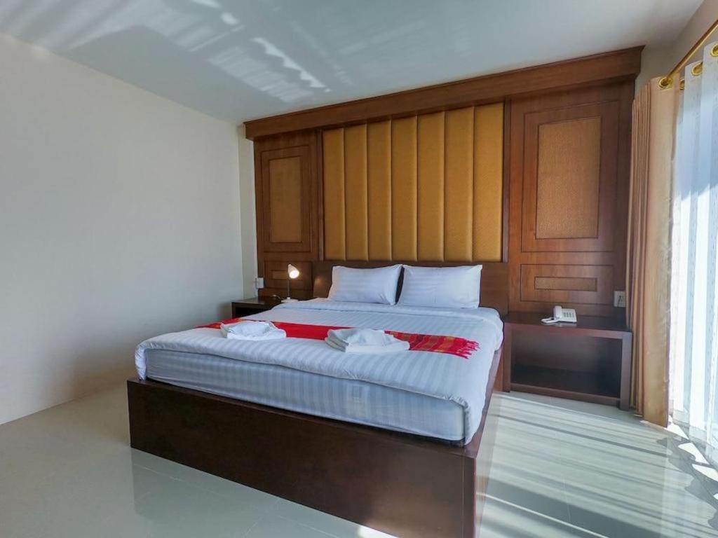 Bees Smile Hotel Чианг Рай Екстериор снимка