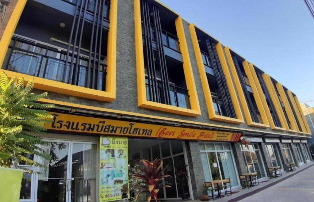 Bees Smile Hotel Чианг Рай Екстериор снимка