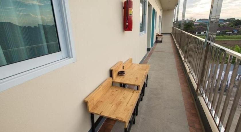 Bees Smile Hotel Чианг Рай Екстериор снимка