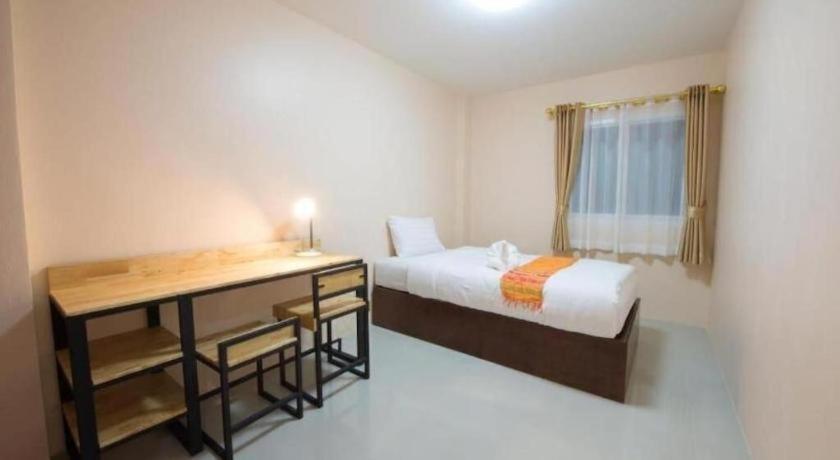 Bees Smile Hotel Чианг Рай Екстериор снимка